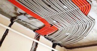 Электромонтажные работы в офисе Полысаево - цена за квадратный метр от 1575 руб.